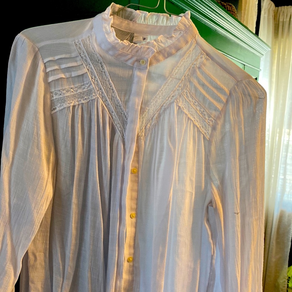 White, long sleeved Gap shirt